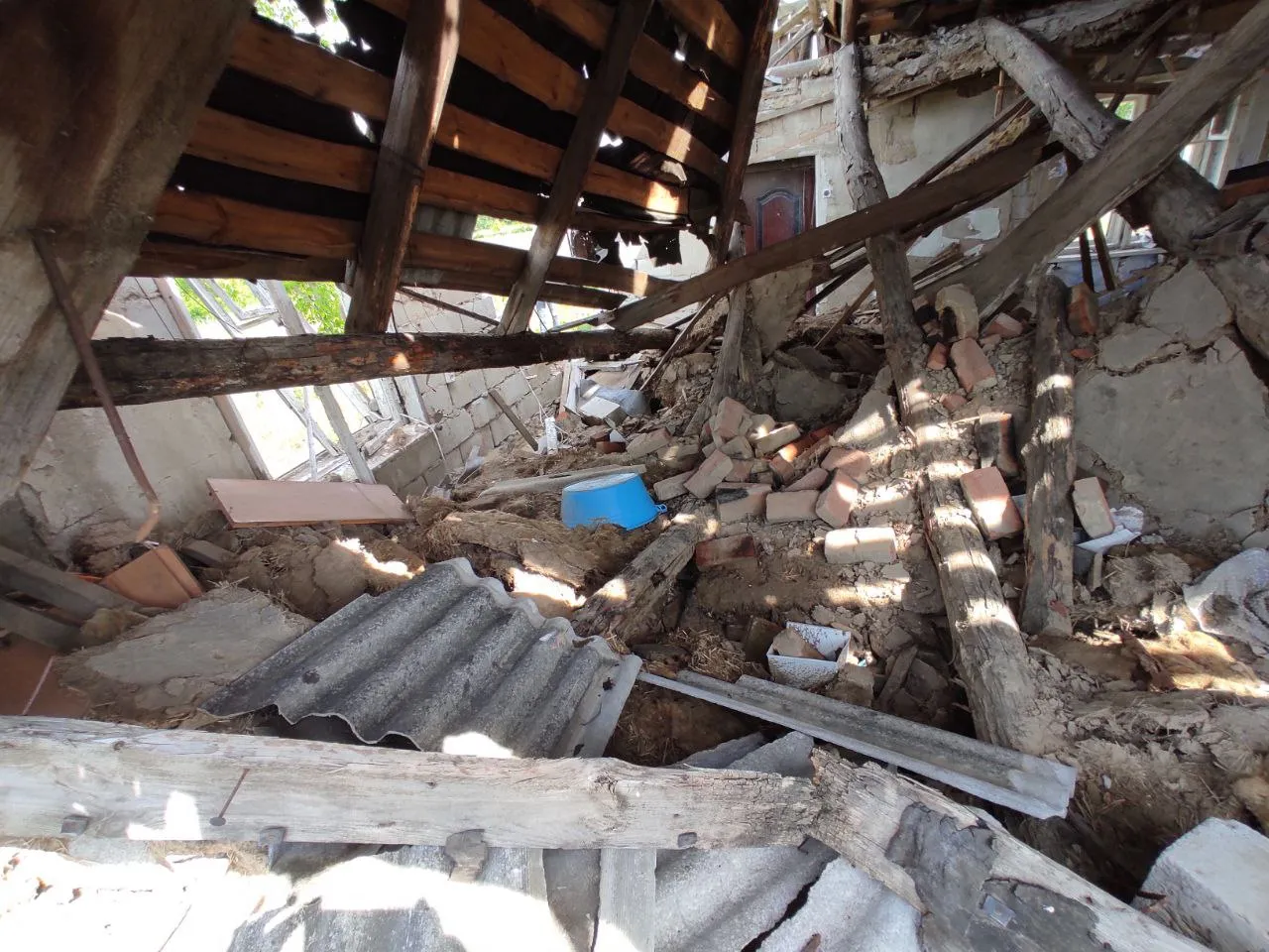 Зруйнований будинок