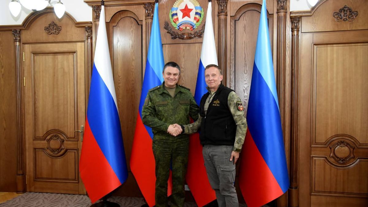 Ватажок "ЛНР" Леонід Пасічник та росіянин Іван Охлобистін Ватажок "ЛНР" Леонід Пасічник та росіянин Іван Охлобистін