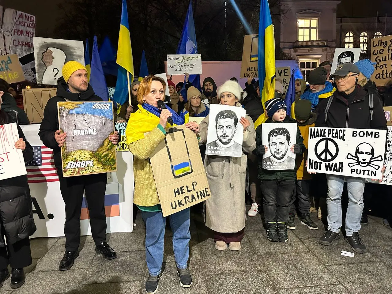 Римма Зюбіна на мітингу у Варшаві