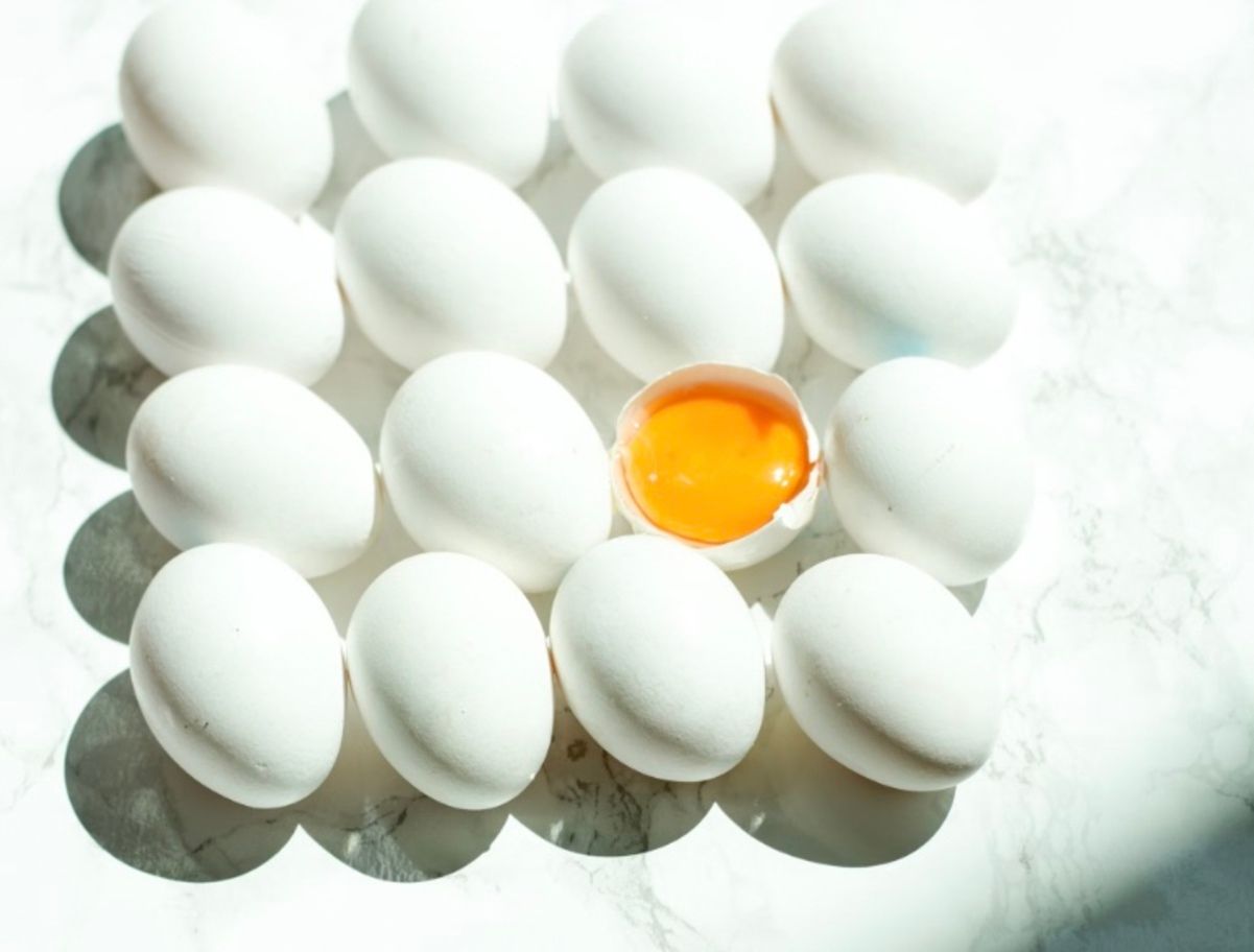 Які помилки роблять при розбиванні яєць Які помилки роблять при розбиванні яєць