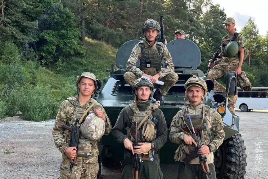 Иван Пукеца вместе с побратимами