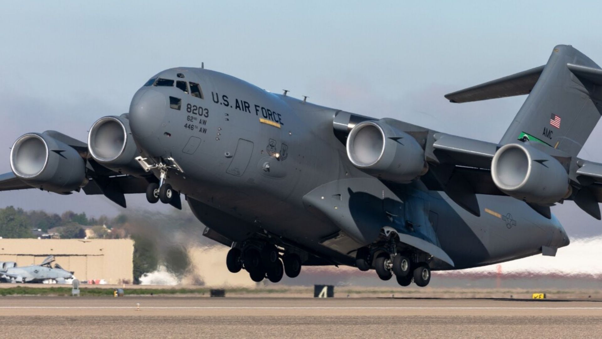 Вантажний Boeing C-17 Globemaster III Вантажний Boeing C-17 Globemaster III