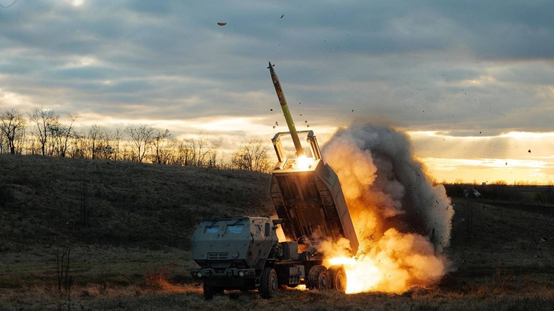 Военная помощь США - как приостановление поставки оружия повлияет на бои в Украине - 24 Канал