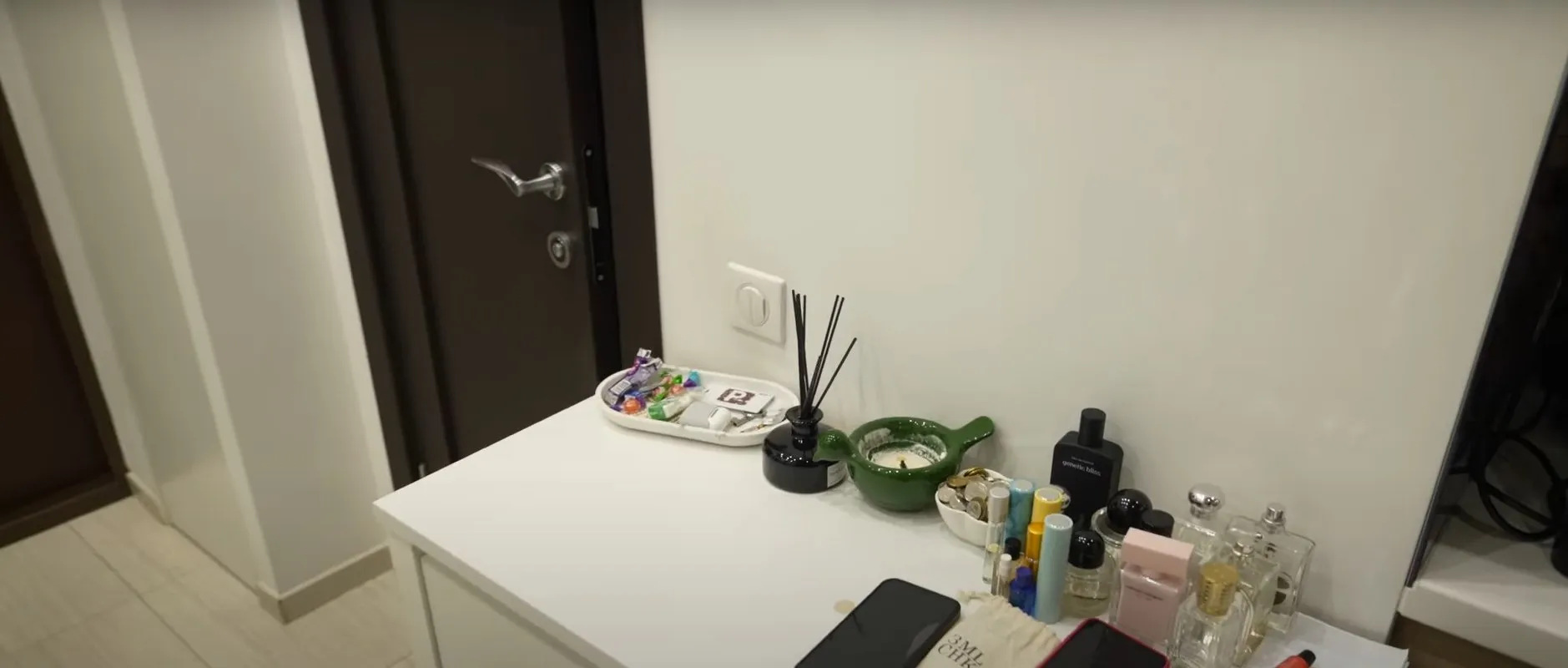 Столик у квартирі Столик у квартирі