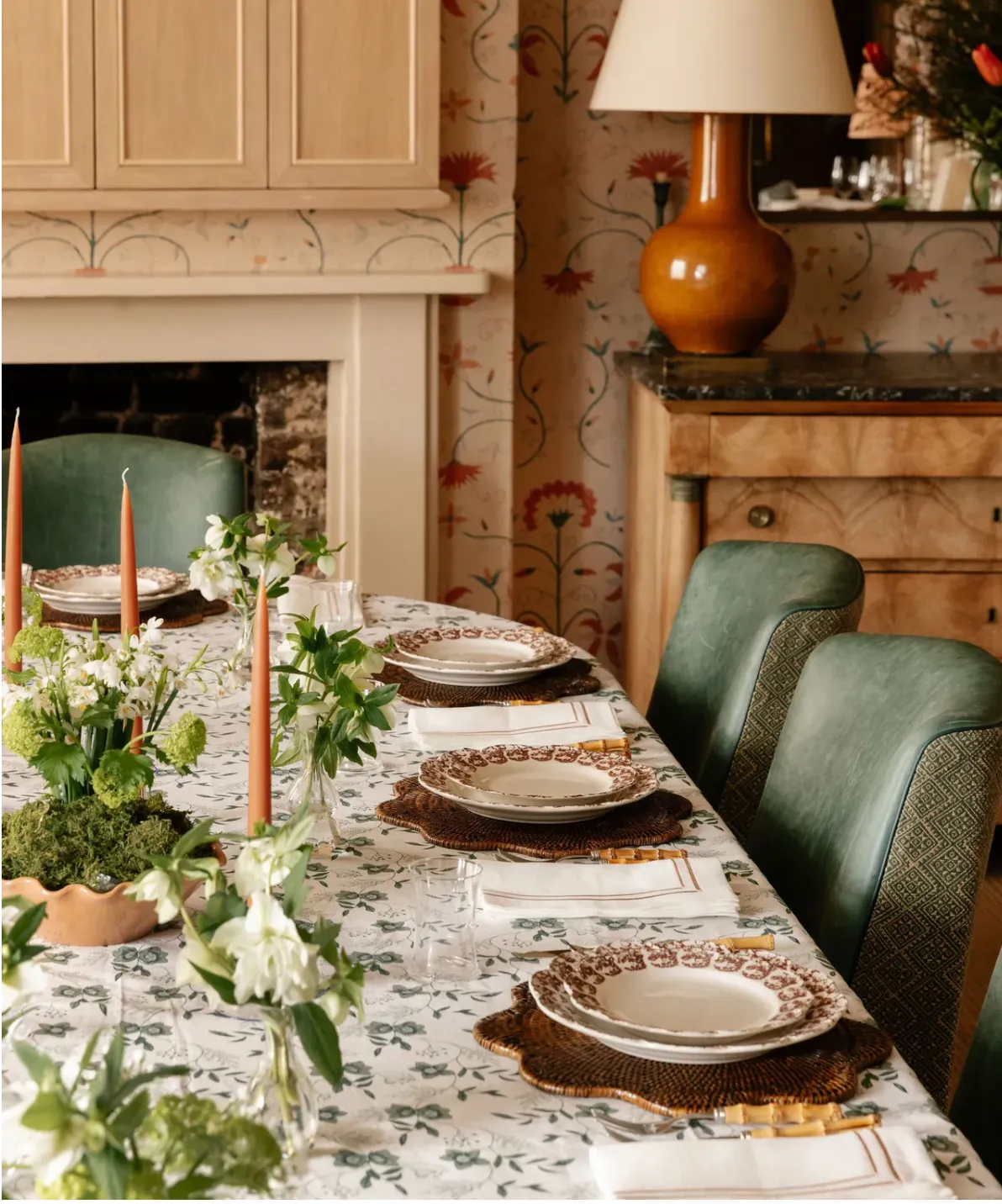 декорування весняними квітами декорування весняними квітами