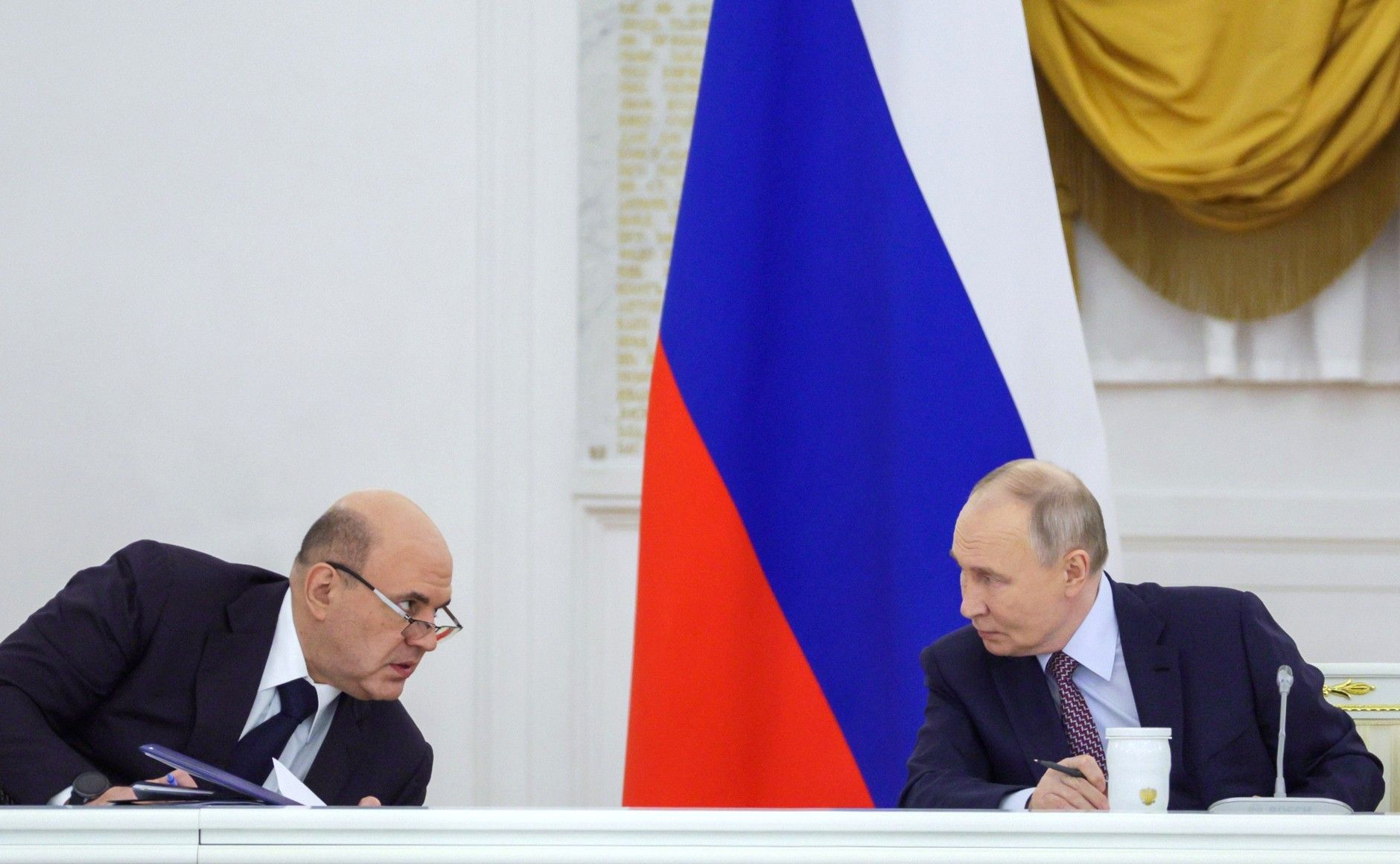 Очільник Кремля Путін та прем'єр-міністр Росії Мішустін Очільник Кремля Путін та прем'єр-міністр Росії Мішустін