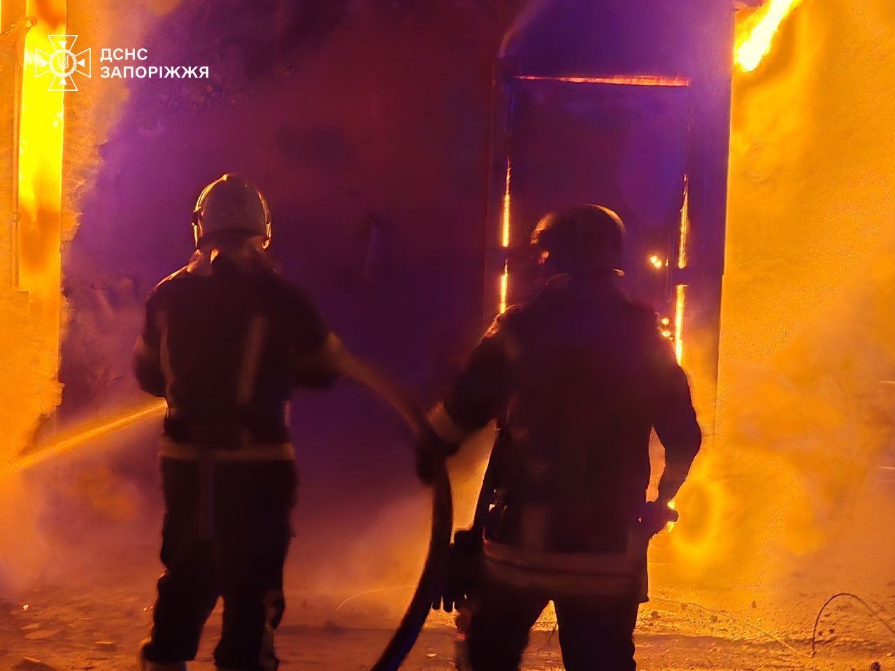 1 ❗️У Запоріжжі внаслідок ворожої атаки виникла масштабна пожежа на підприємстві - 24 Канал 1 ❗️У Запоріжжі внаслідок ворожої атаки виникла масштабна пожежа на підприємстві - 24 Канал