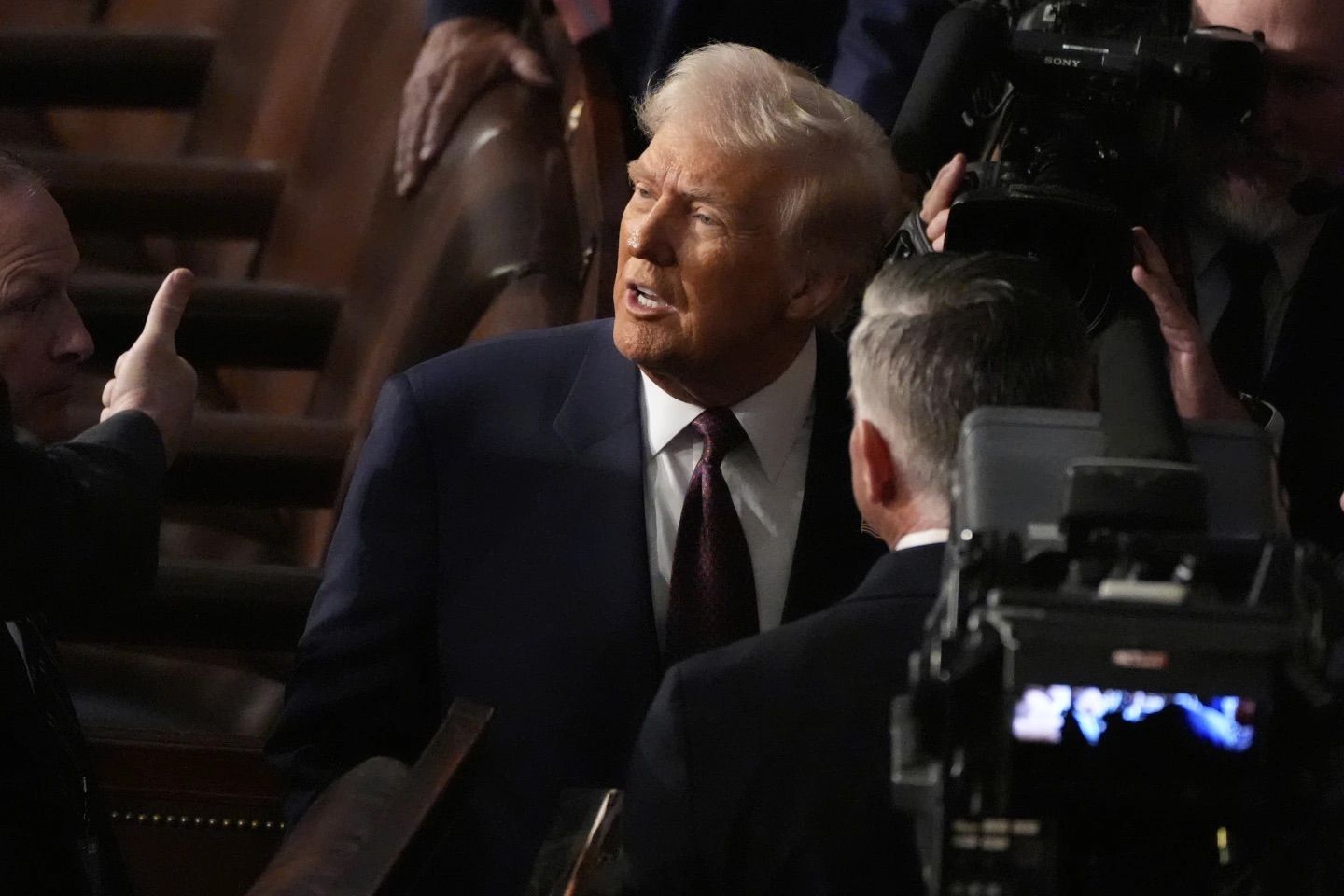 Чому Трамп робить суперечливі та дуальні заяви Чому Трамп робить суперечливі та дуальні заяви