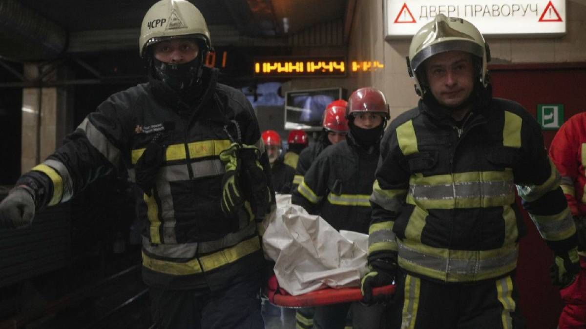 В Киеве человек попал под поезд метро