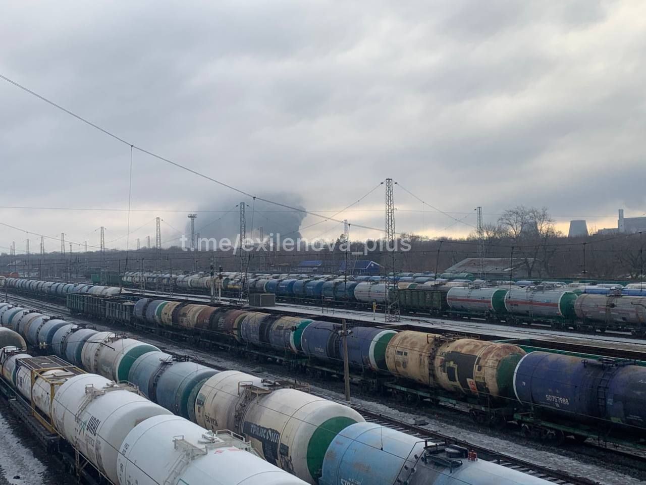 4 Під Самарою після атаки дронів почалася пожежа Очевидці повідомляли про вибухи на НПЗ - 24 Канал 4 Під Самарою після атаки дронів почалася пожежа Очевидці повідомляли про вибухи на НПЗ - 24 Канал