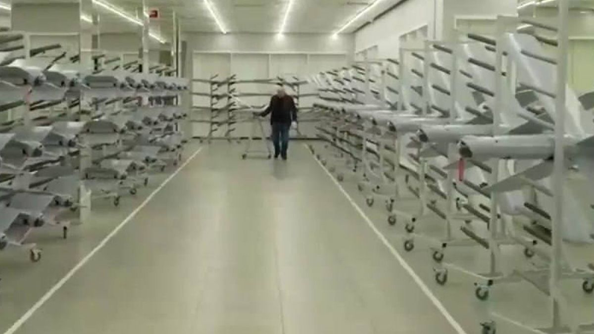 Россия масштабирует производство дронов на оптоволокне