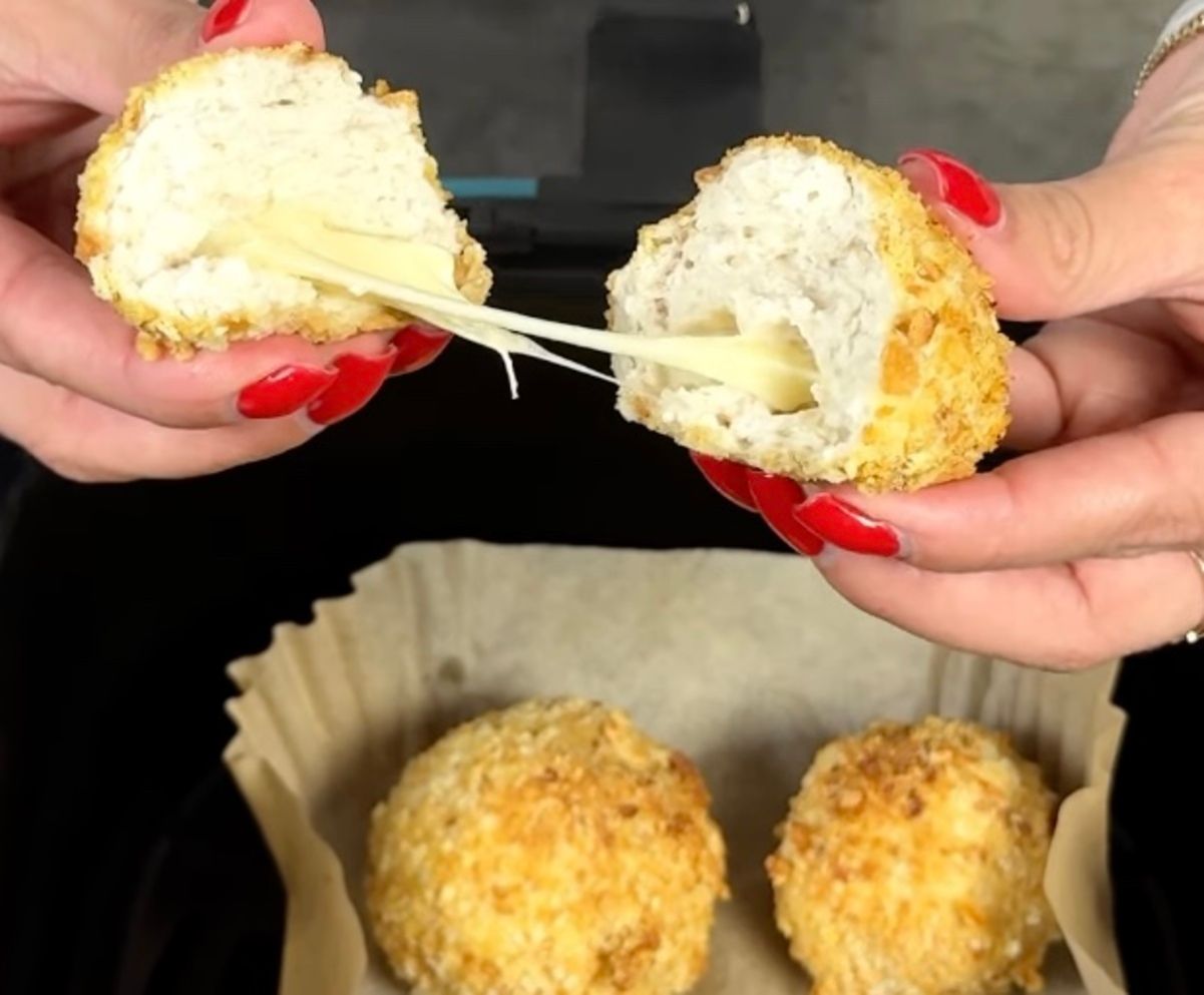 Курячі нагетси з сиром в аерогрилі Курячі нагетси з сиром в аерогрилі