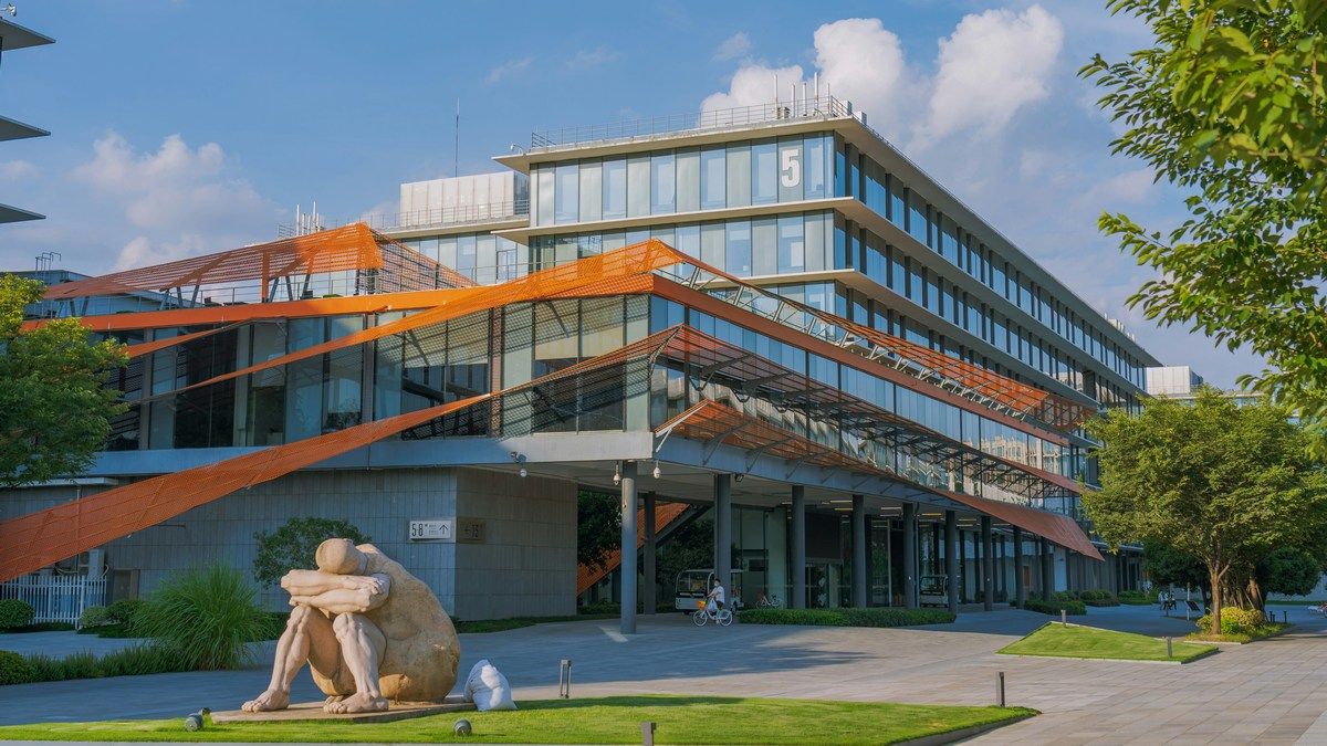 Новая модель искусственного интеллекта R1-Omni от Alibaba считывает эмоции людей Новая модель искусственного интеллекта R1-Omni от Alibaba считывает эмоции людей