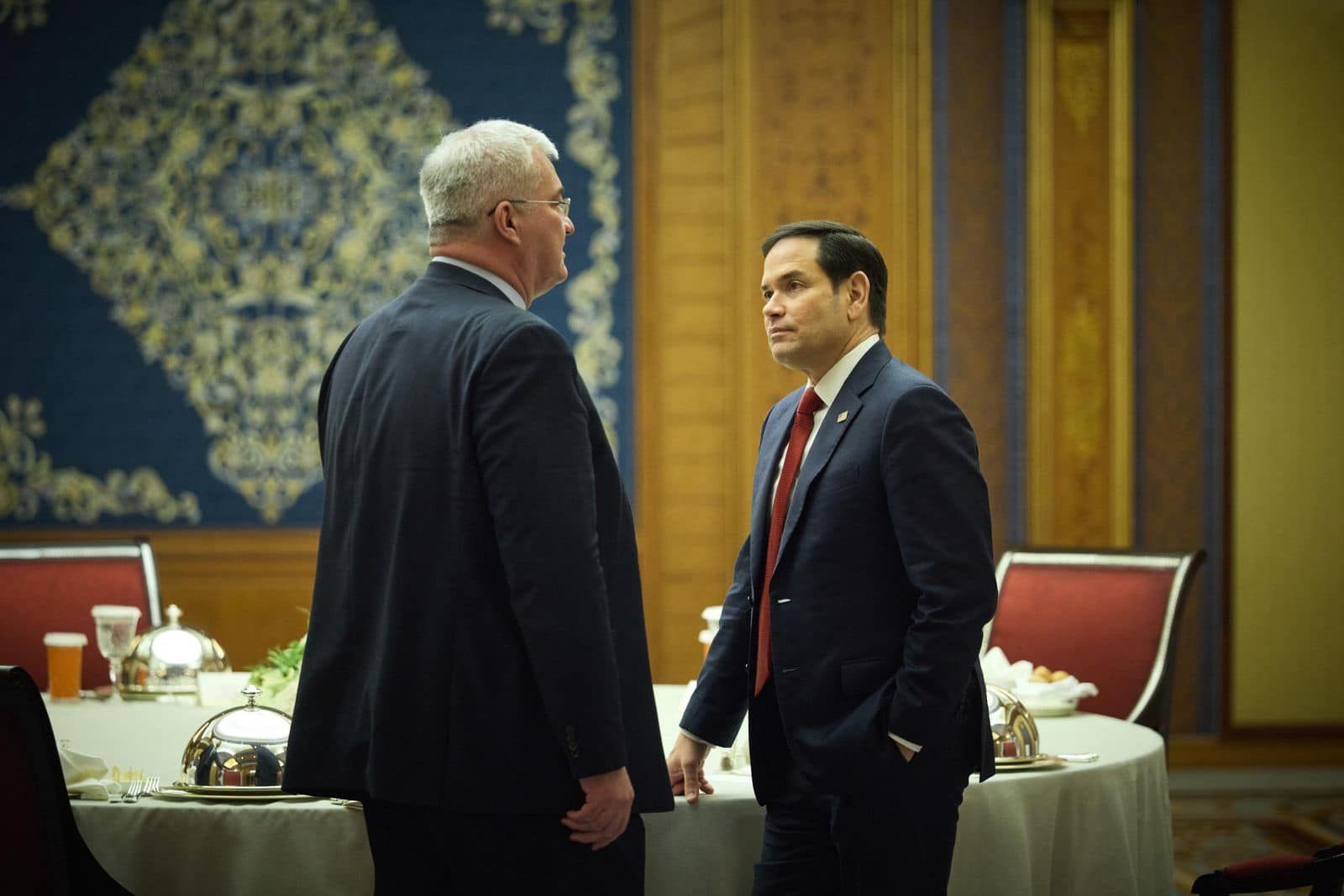 Депутаты вызвали в Раду главу МИДа Депутаты вызвали в Раду главу МИДа