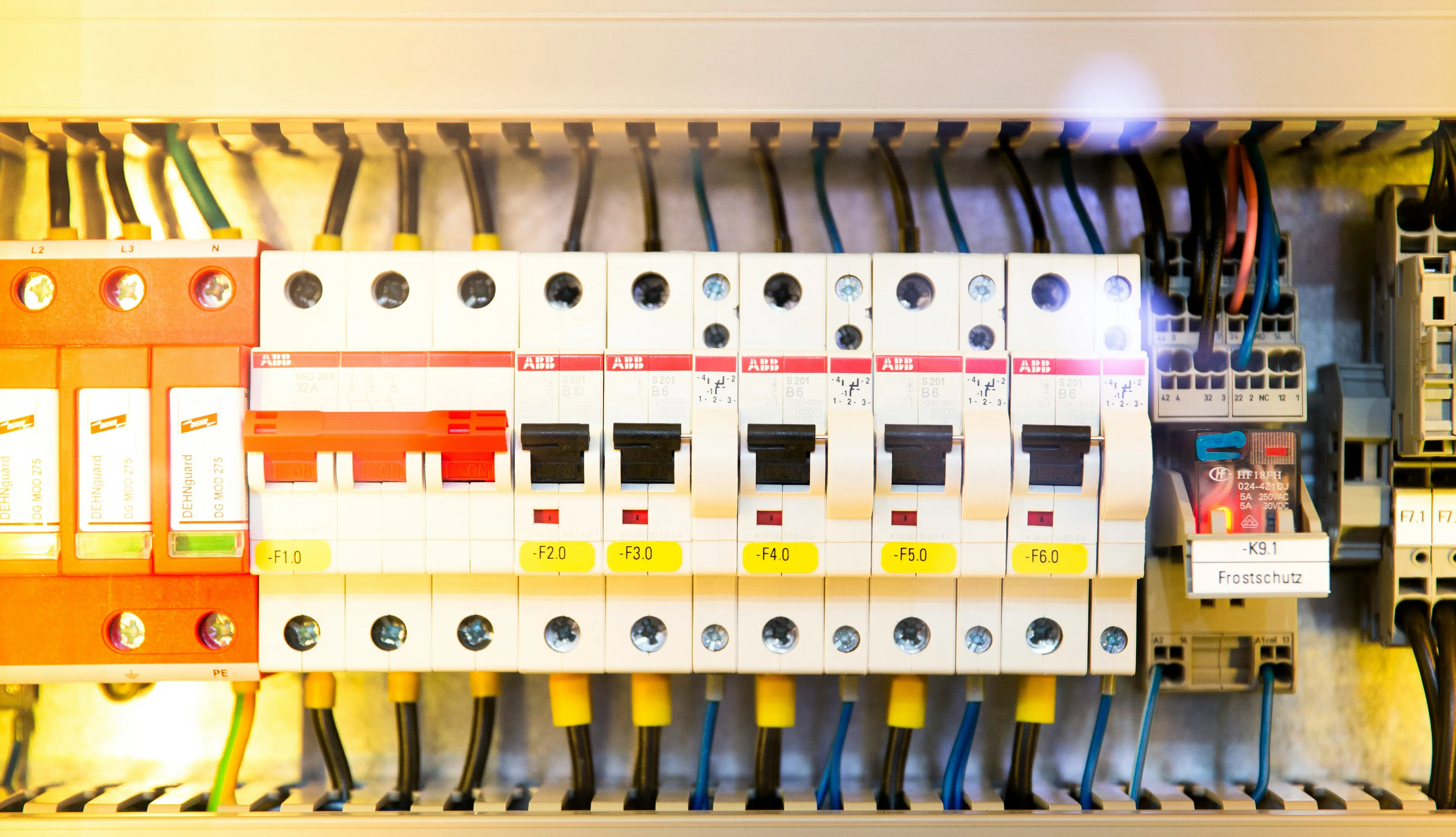 Електрощиток варто заховати Електрощиток варто заховати