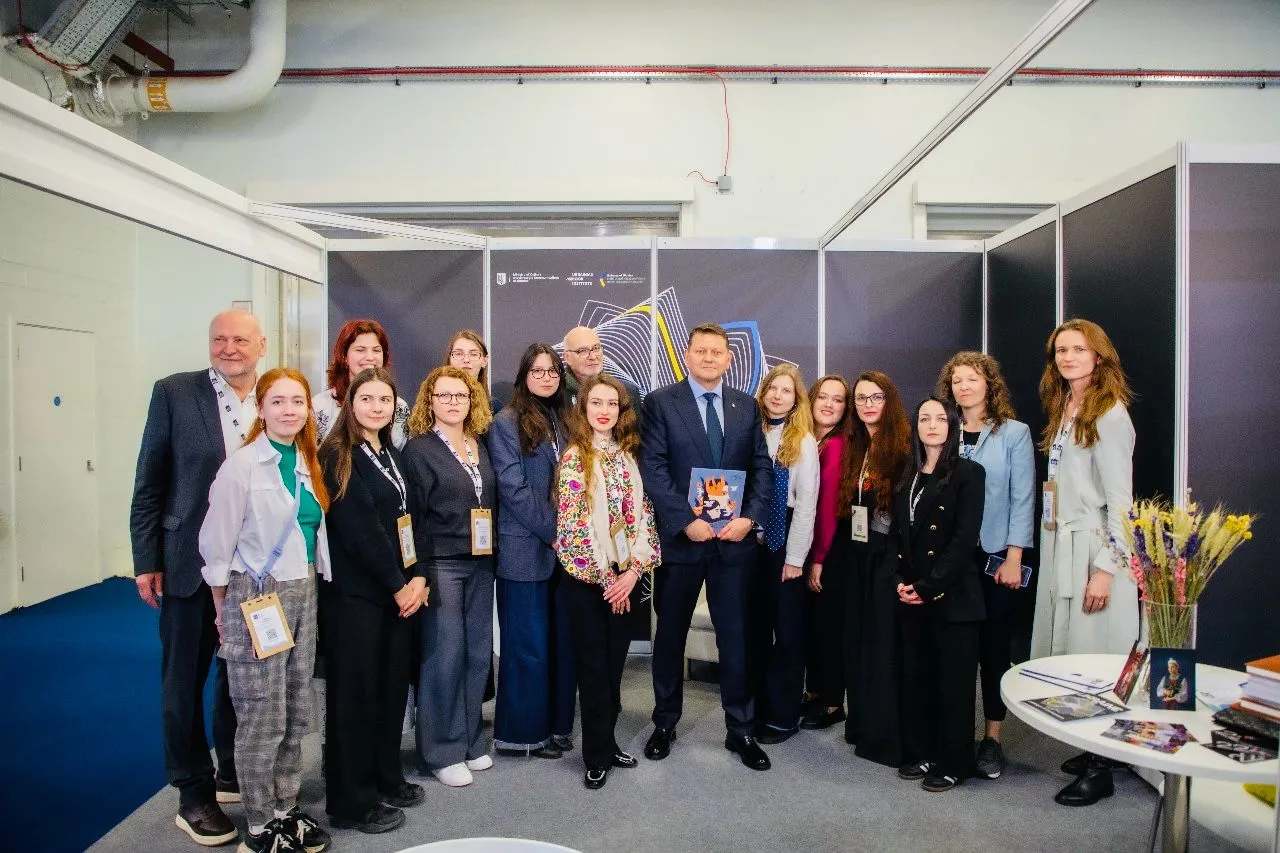 Залужный на книжной ярмарке в Лондоне Залужный на книжной ярмарке в Лондоне