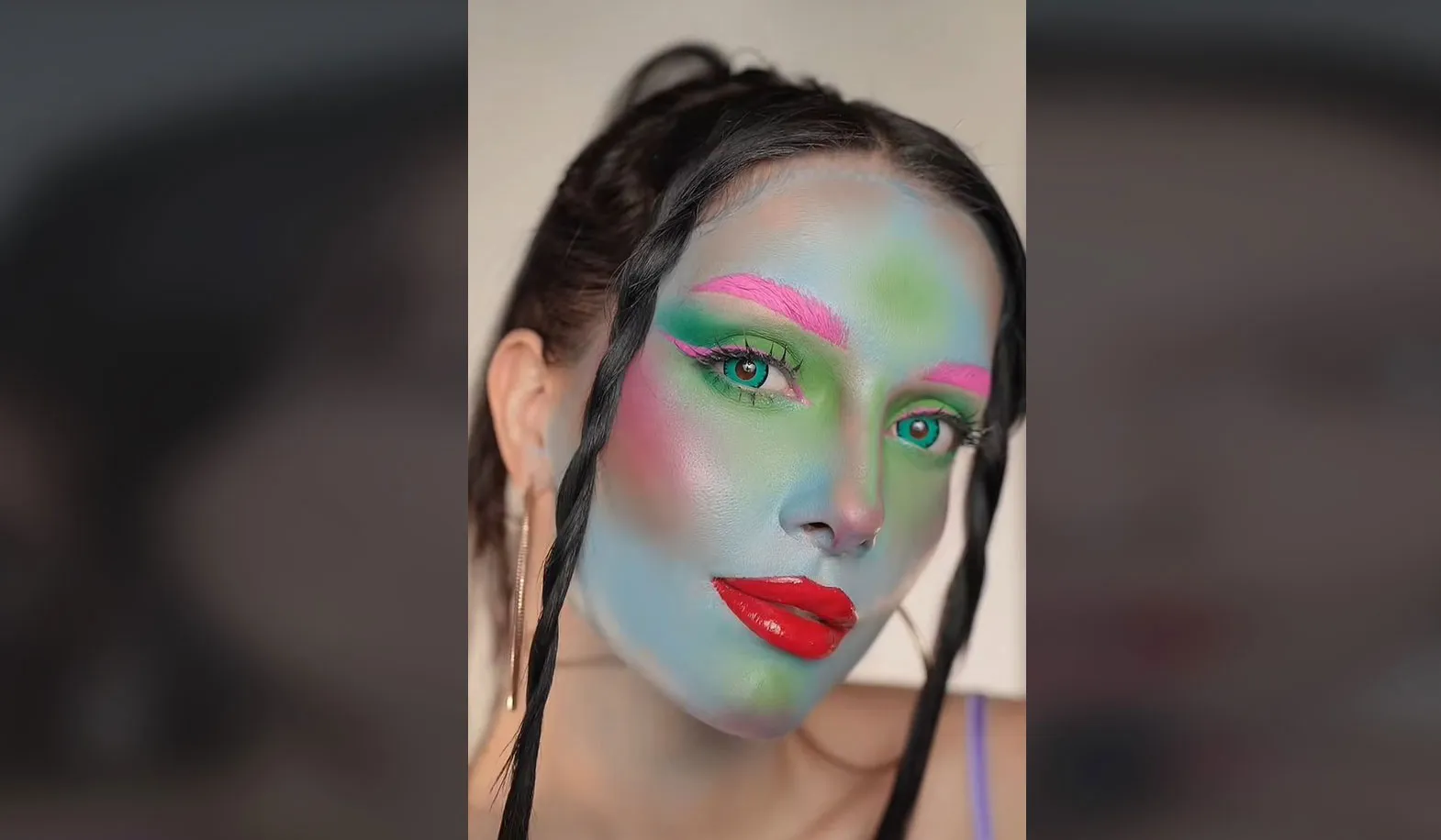 Різнокольоровий макіяж Різнокольоровий макіяж
