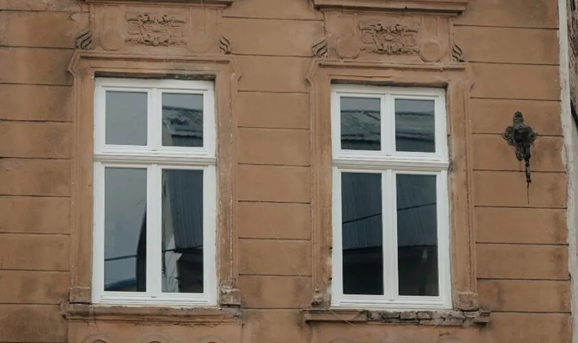 Проблеми можуть виникнути через встановлення в історичних будинках пластикових вікон
