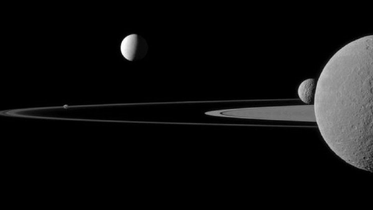 Сатурн отримав найбільше супутників в Сонячній системі Сатурн отримав найбільше супутників в Сонячній системі