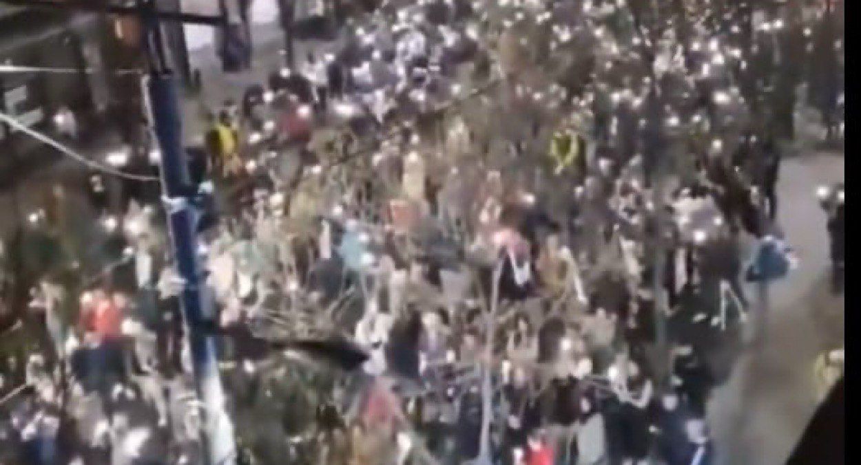 Сербська поліція розігнала протестувальників у Новому Саді Сербська поліція розігнала протестувальників у Новому Саді