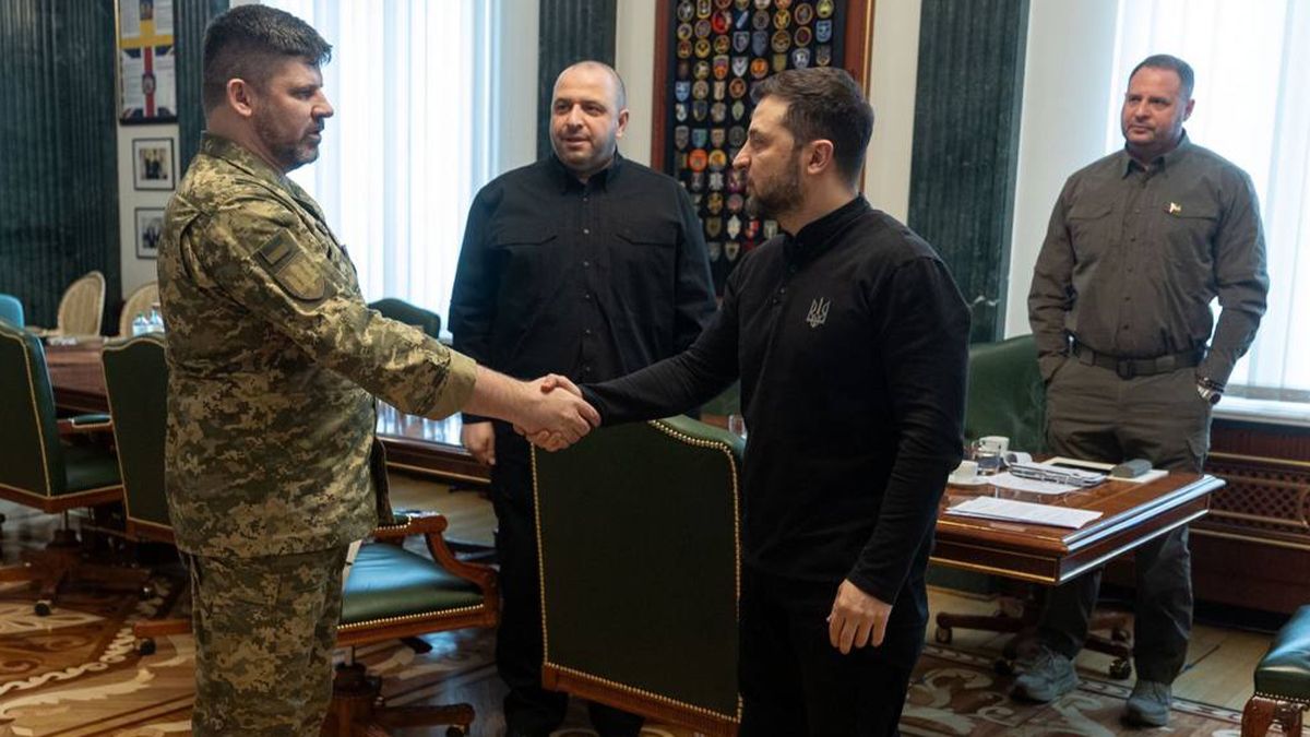 Зеленський провів нараду з Гнатовим Зеленський провів нараду з Гнатовим