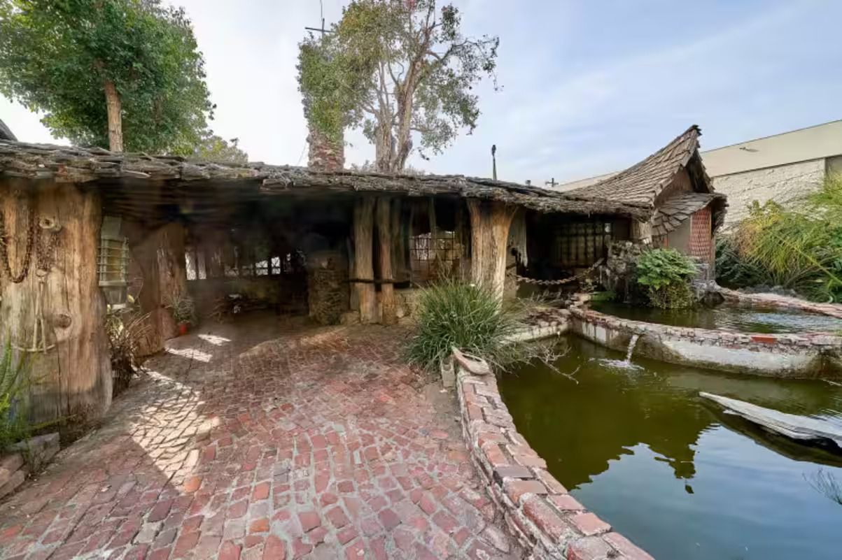 Особняк наче з Володаря перснів - продають будинок у стилі гобітів - Нерухомість Особняк наче з Володаря перснів - продають будинок у стилі гобітів - Нерухомість