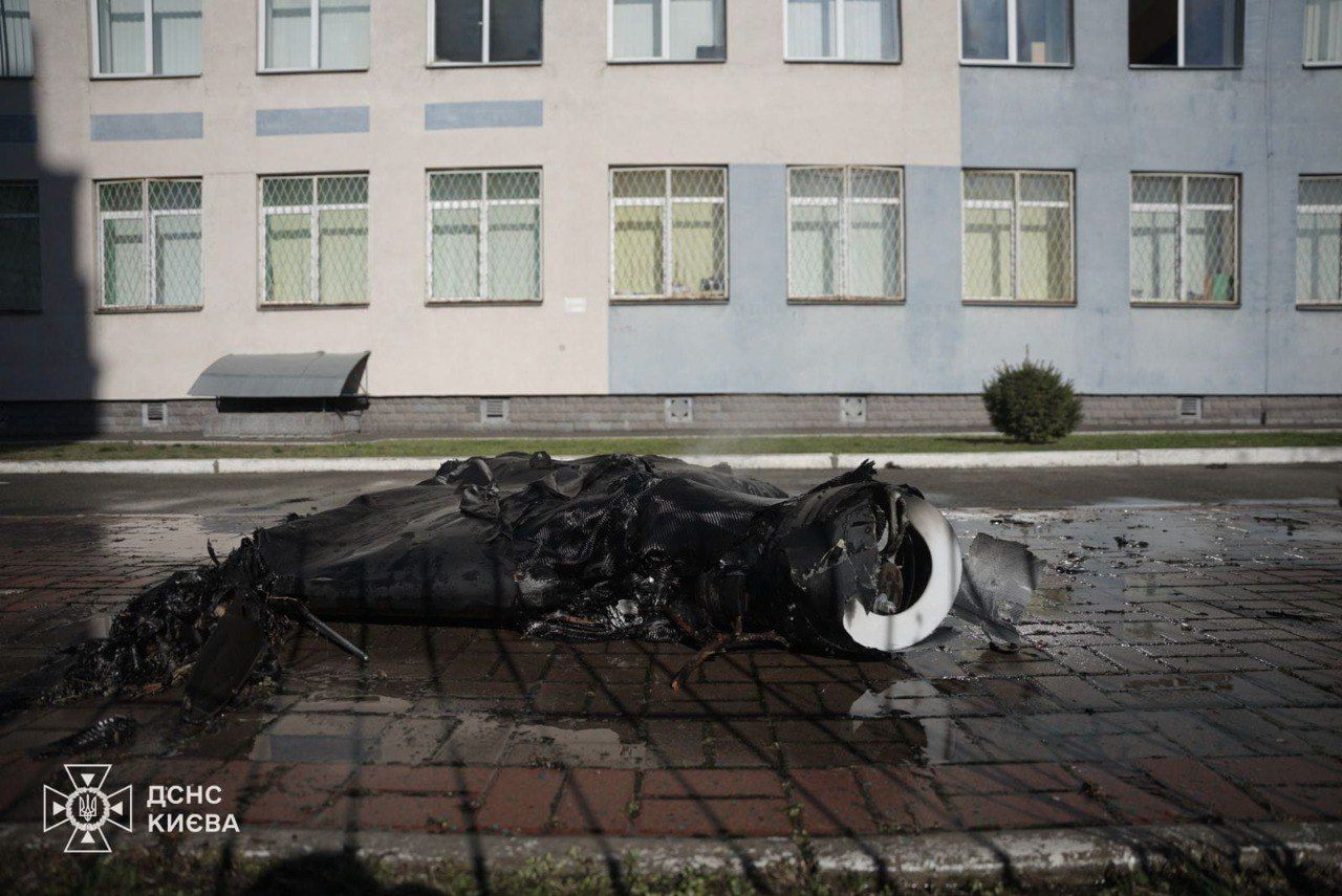 Вражеский "Шахед" упал на территории школы в Киеве - 24 Канал Вражеский "Шахед" упал на территории школы в Киеве - 24 Канал
