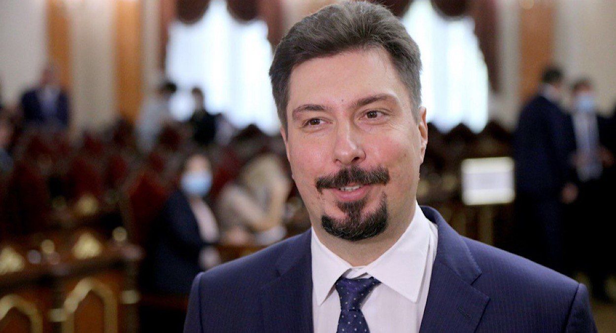 Князєв навчається на перекладача Князєв навчається на перекладача