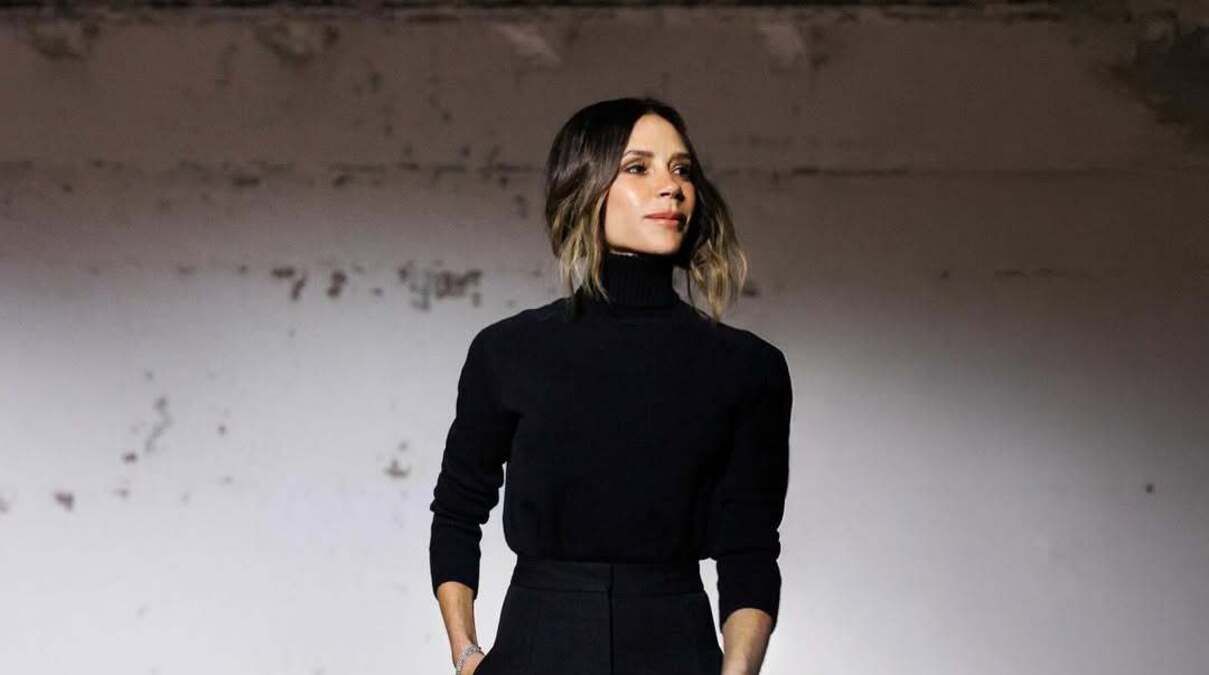 Интерьер Виктории Бекхэм - какой интересный цвет дивана выбрала знаменитость - Недвижимость Интерьер Виктории Бекхэм - какой интересный цвет дивана выбрала знаменитость - Недвижимость