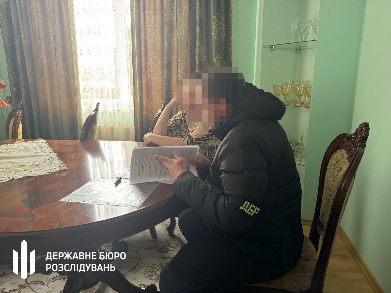 Инспектор Львовской таможни собственным авто вывезла в Польшу 4 мужчин призывного возраста - 24 Канал Инспектор Львовской таможни собственным авто вывезла в Польшу 4 мужчин призывного возраста - 24 Канал