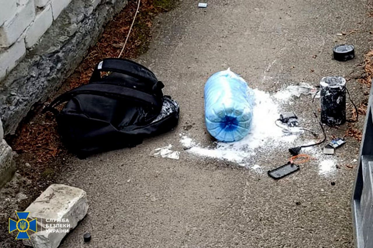 14-річну дівчину змусили вчинити теракт: ворог шантажував її "відвертими" фото і планував вбити - 24 Канал 14-річну дівчину змусили вчинити теракт: ворог шантажував її "відвертими" фото і планував вбити - 24 Канал