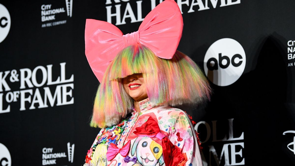 Sia подала на развод со своим мужем Даниэлем Бернадом - подробности - Show24 Sia подала на развод со своим мужем Даниэлем Бернадом - подробности - Show24