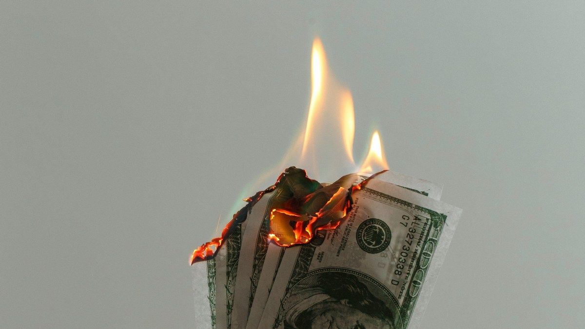 С баланса Tesla таинственным образом исчезли 1,4 миллиарда долларов С баланса Tesla таинственным образом исчезли 1,4 миллиарда долларов