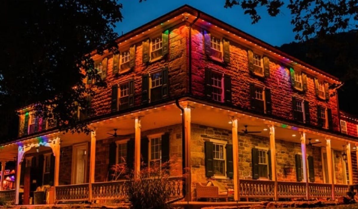 Мужчина "случайно" купил дом, которому почти 200 лет Мужчина "случайно" купил дом, которому почти 200 лет