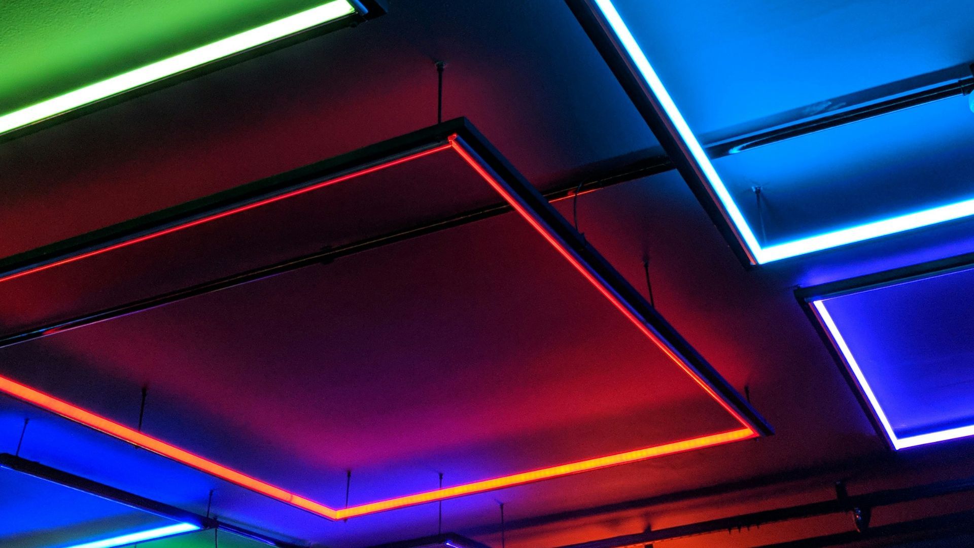 Чи варто фарбувати стелю в червоний колір Чи варто фарбувати стелю в червоний колір