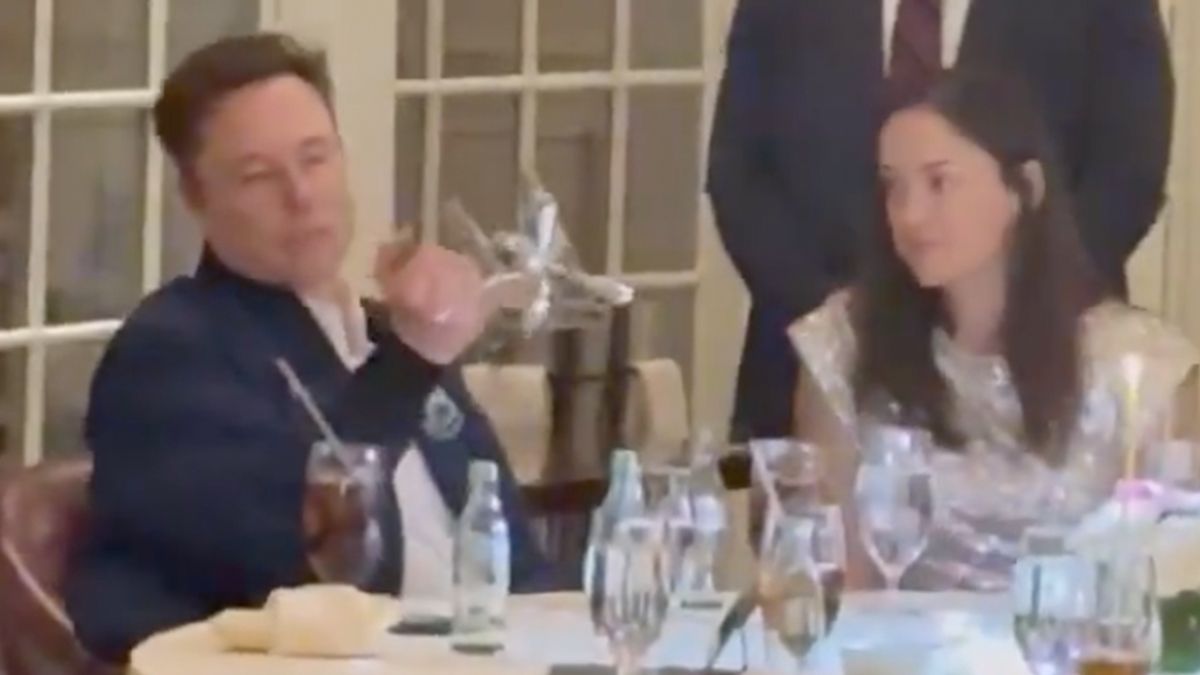 Маск завирусился с фокусом с вилками Маск завирусился с фокусом с вилками