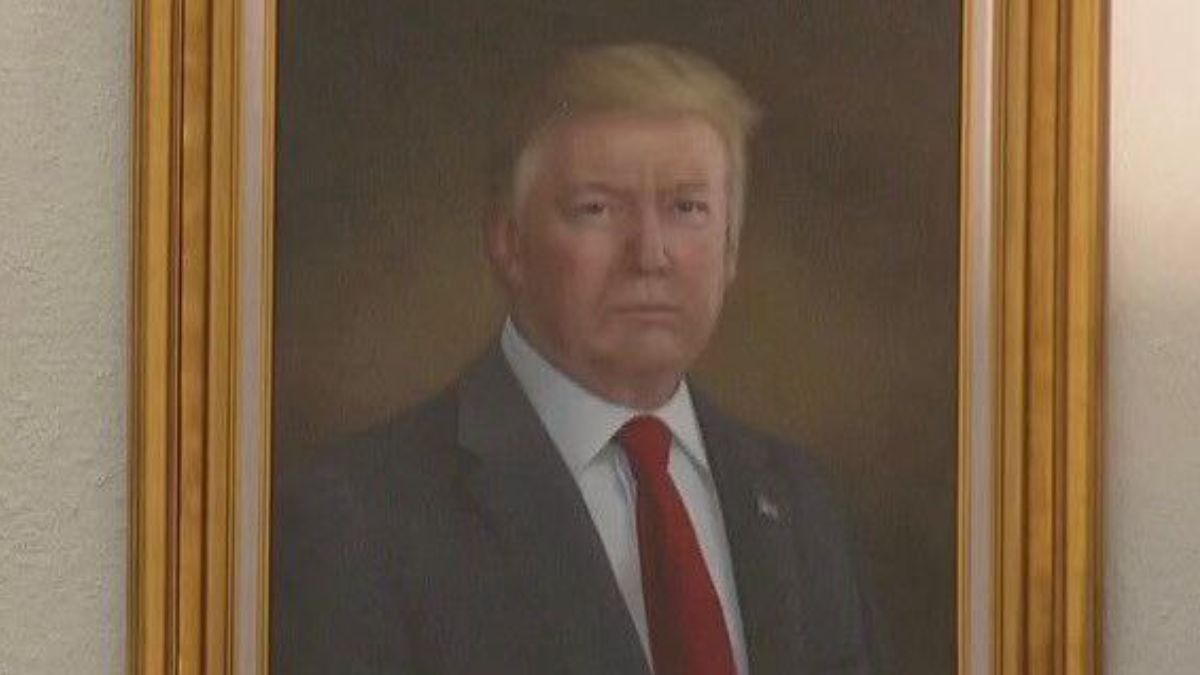 Трамп раскритиковал свой портрет Трамп раскритиковал свой портрет