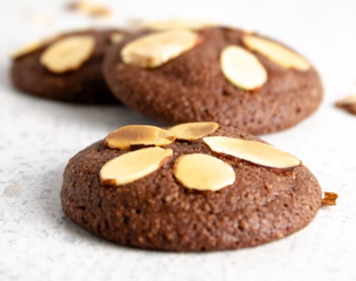 Шоколадное печенье с миндалем Шоколадное печенье с миндалем