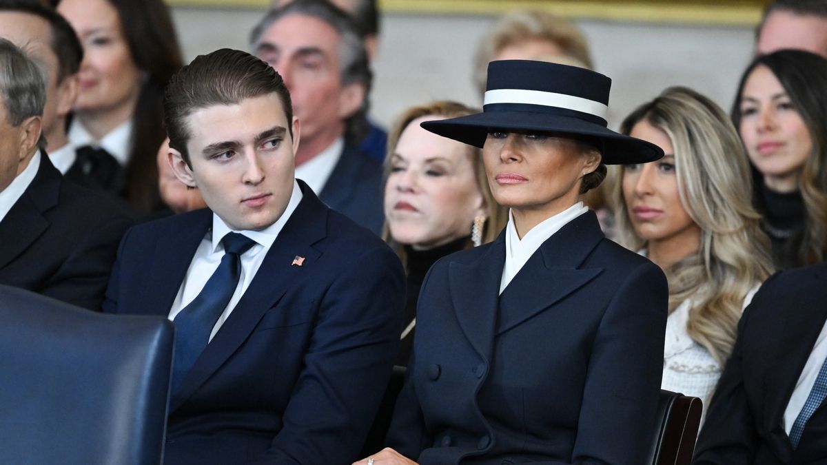 Трамп хвалить 19-річного сина за вміння вмикати ноутбук Трамп хвалить 19-річного сина за вміння вмикати ноутбук