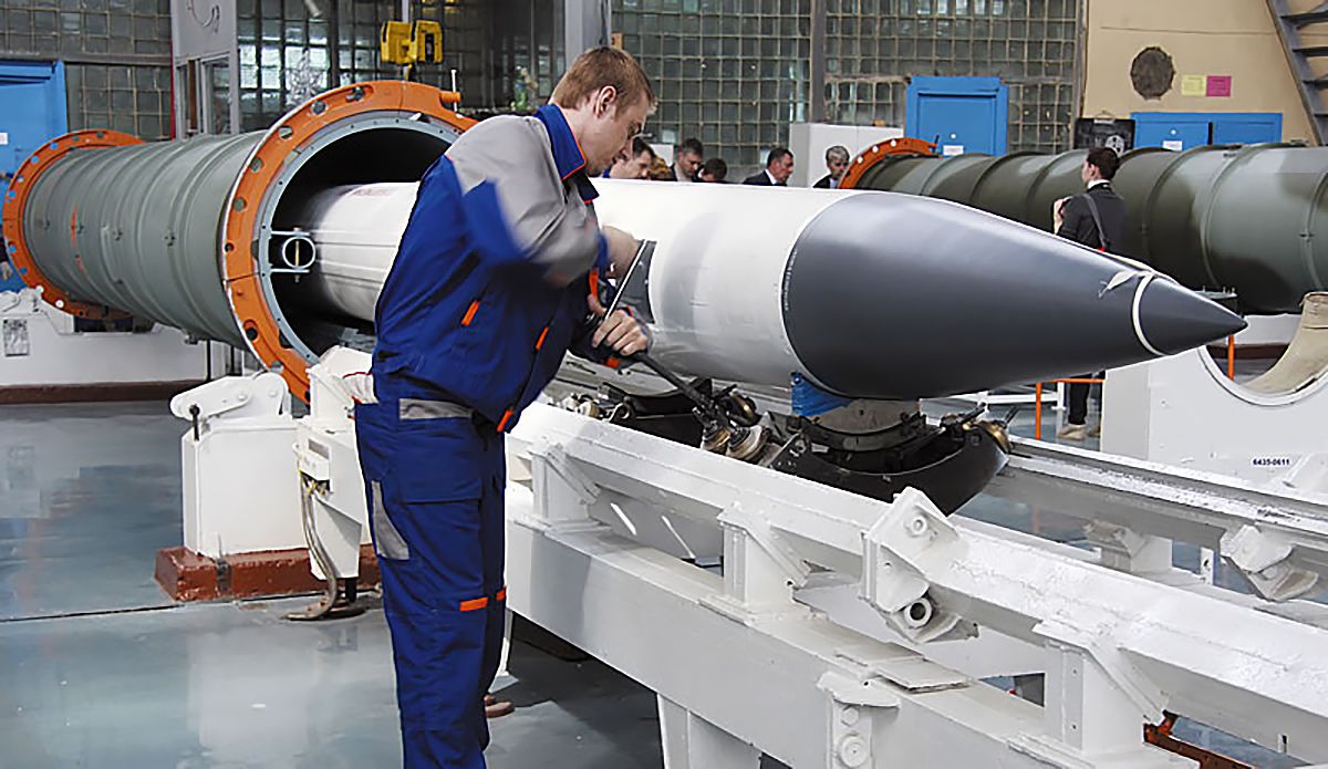 Співробітник підприємства ВПК Росії Співробітник підприємства ВПК Росії