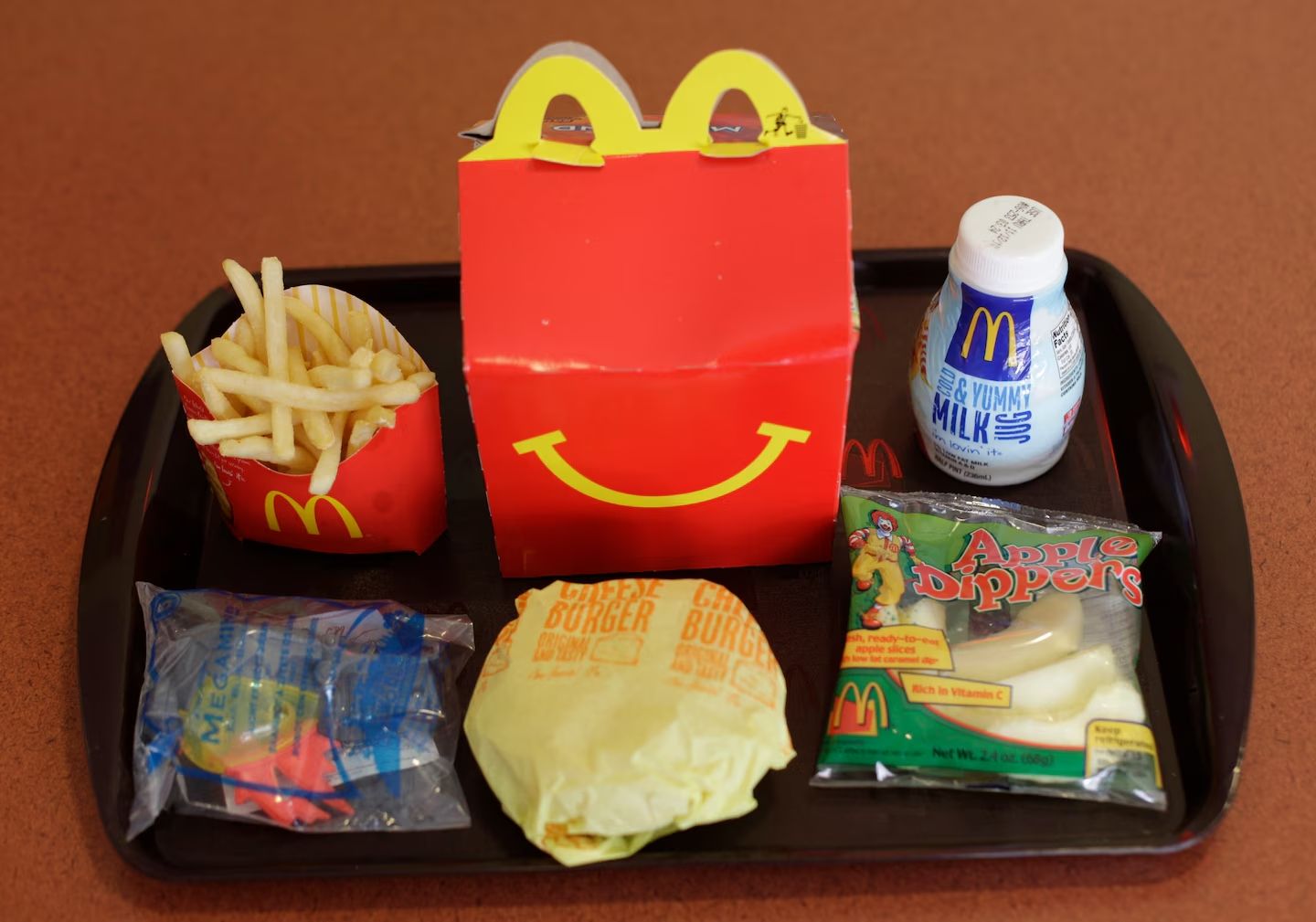 McDonalds анонсировал Happy Meal для взрослых McDonalds анонсировал Happy Meal для взрослых