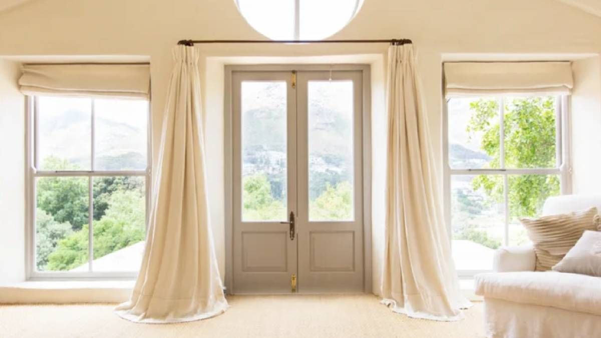 Шторы на дверях могут добавить изюминки к интерьеру Шторы на дверях могут добавить изюминки к интерьеру