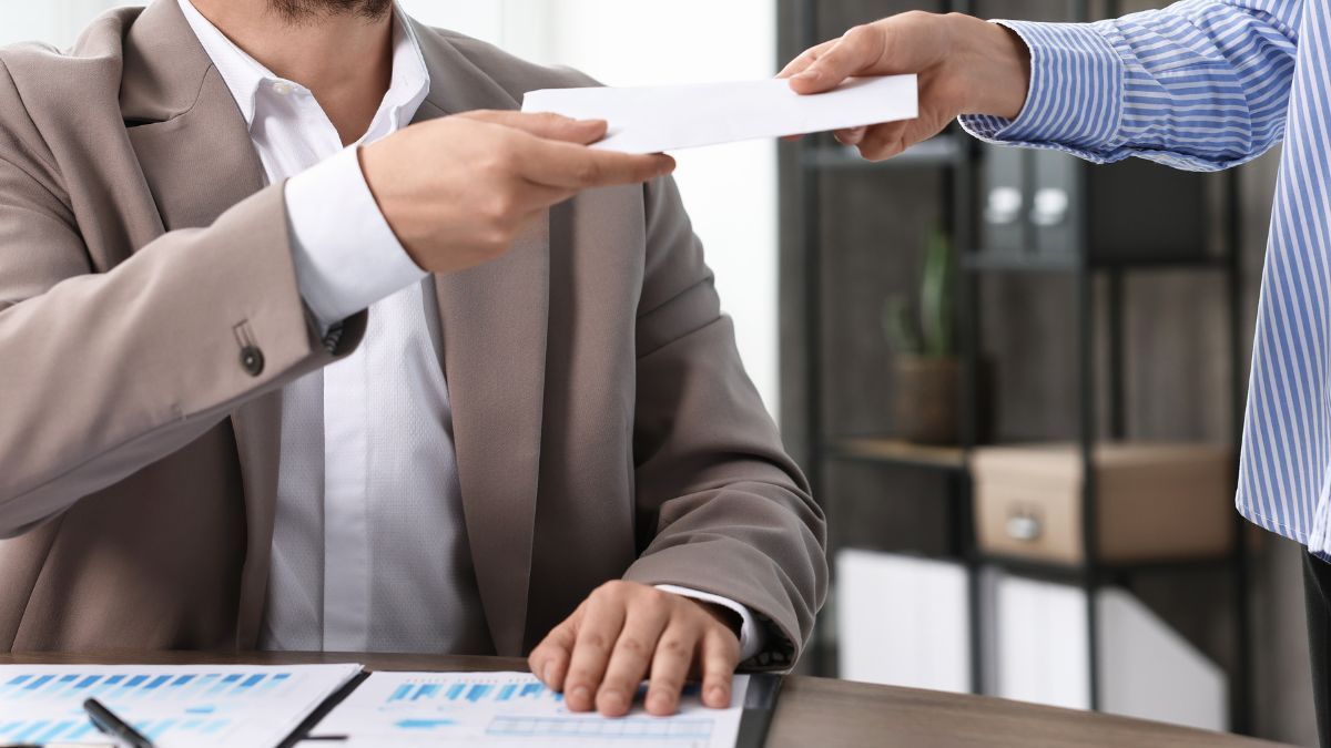 Зарплаты чиновников в Украине Зарплаты чиновников в Украине