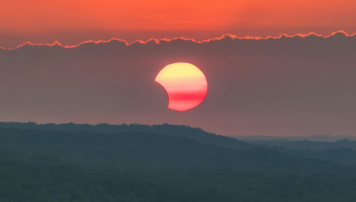 Часткове сонячне затемнення Часткове сонячне затемнення