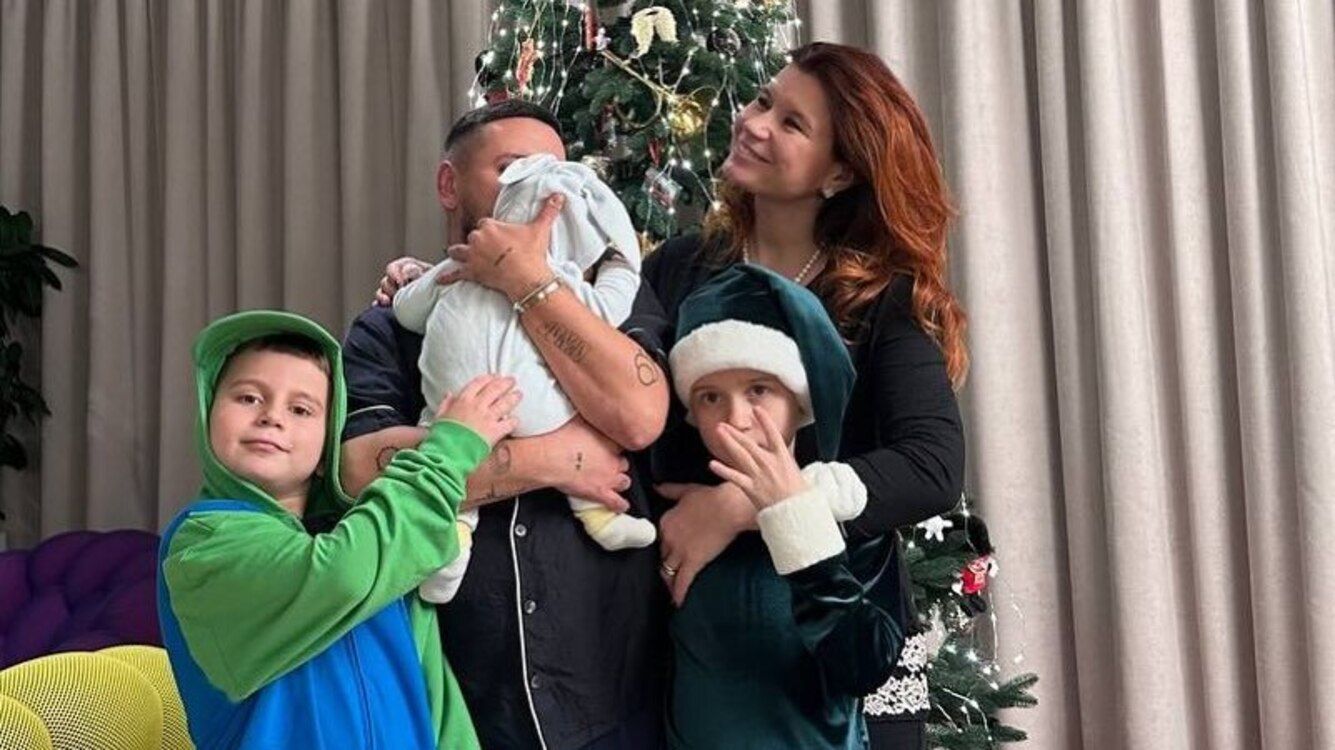 Монатік з сім'єю