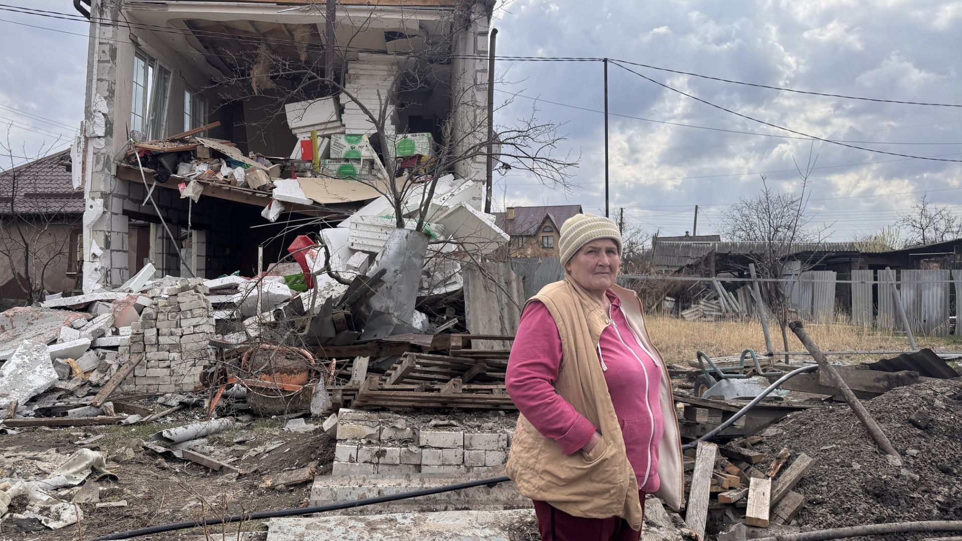 БпЛА попал напротив дома Екатерины Поколодной БпЛА попал напротив дома Екатерины Поколодной