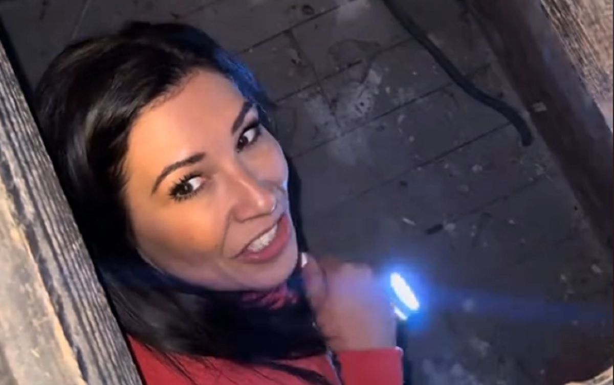 Женщина нашла в доме нору священника Женщина нашла в доме нору священника