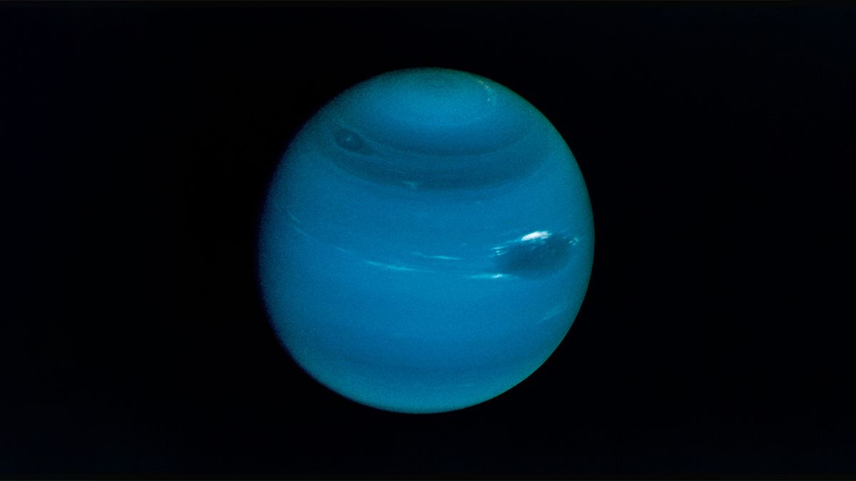 Джеймс Уэбб впервые сфотографировал яркие полярные сияния на Нептуне Джеймс Уэбб впервые сфотографировал яркие полярные сияния на Нептуне