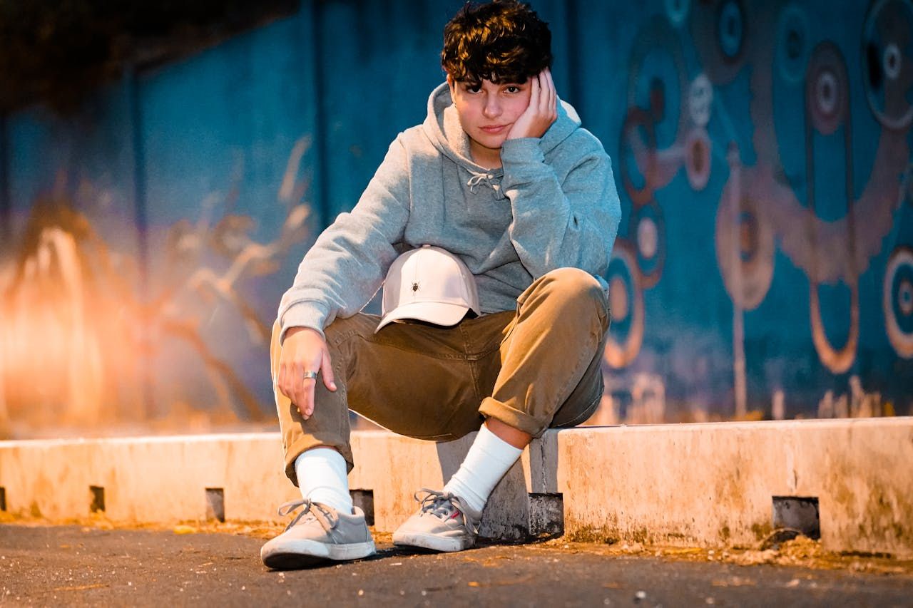 Хлопець у светрі Хлопець у светрі