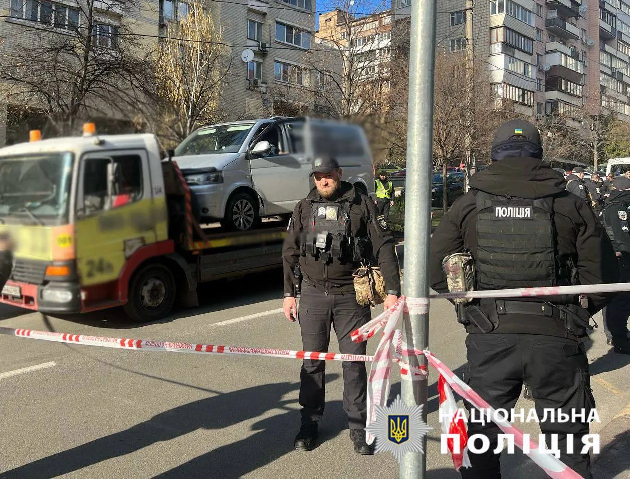 Що виявили поліцейські у водія авто біля Голосіївського ТЦК